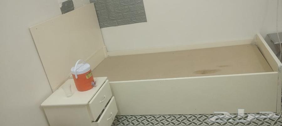 أغراض للبيع 1- غرفه تتكون من دولاب 4 ضلفه مع اتنين سرير عرض64434292082433111