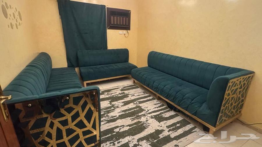 Living room set for sale consisting of 4 pieces, a carpet, and a curtain for 450 SAR64437449906179110