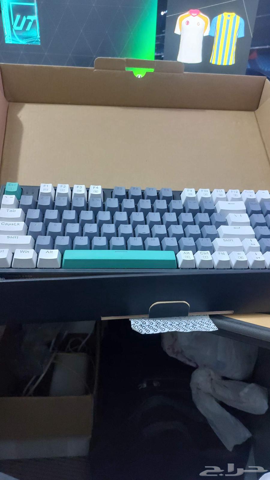 كيبورد K500 MECHANICAL RBG شبه جديد بكامل اغراضه64434401427841112