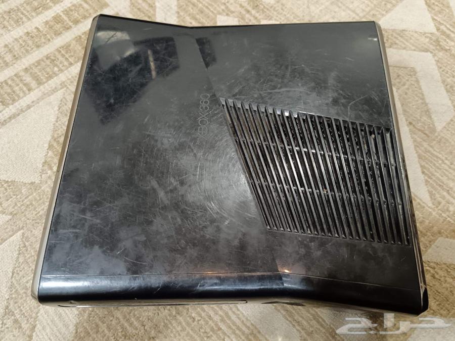 Xbox 360 with five tapes64439876934913110