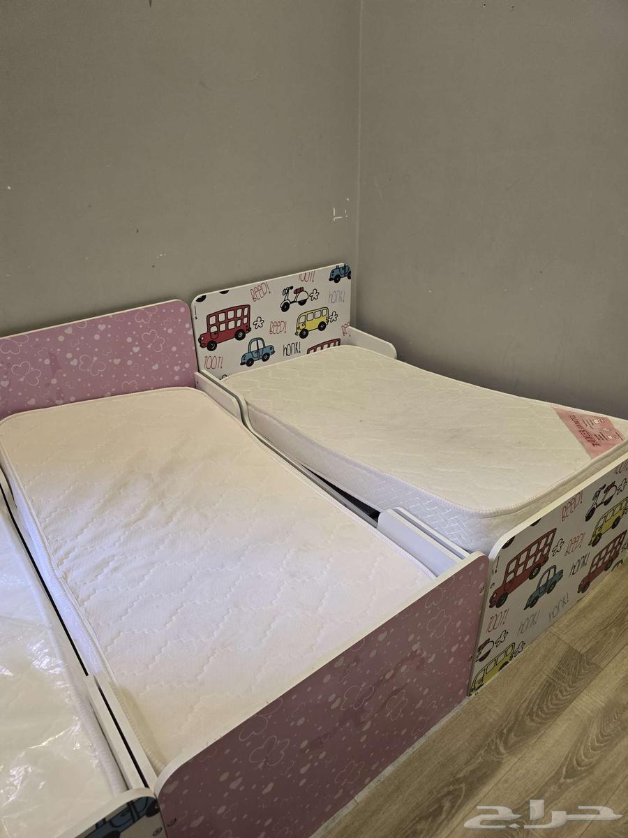 سرير أطفال بالمرتبة 130 70 تقريبا السعر 300 للاثنين64439266766083110