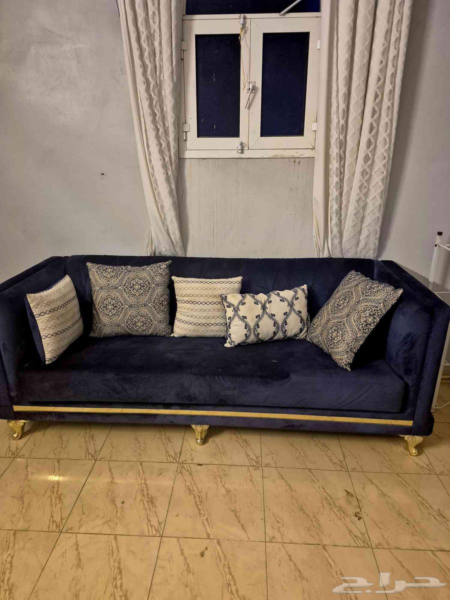 Sofa for sale, contact number: Yasser, the sofa is clean64440069676419111