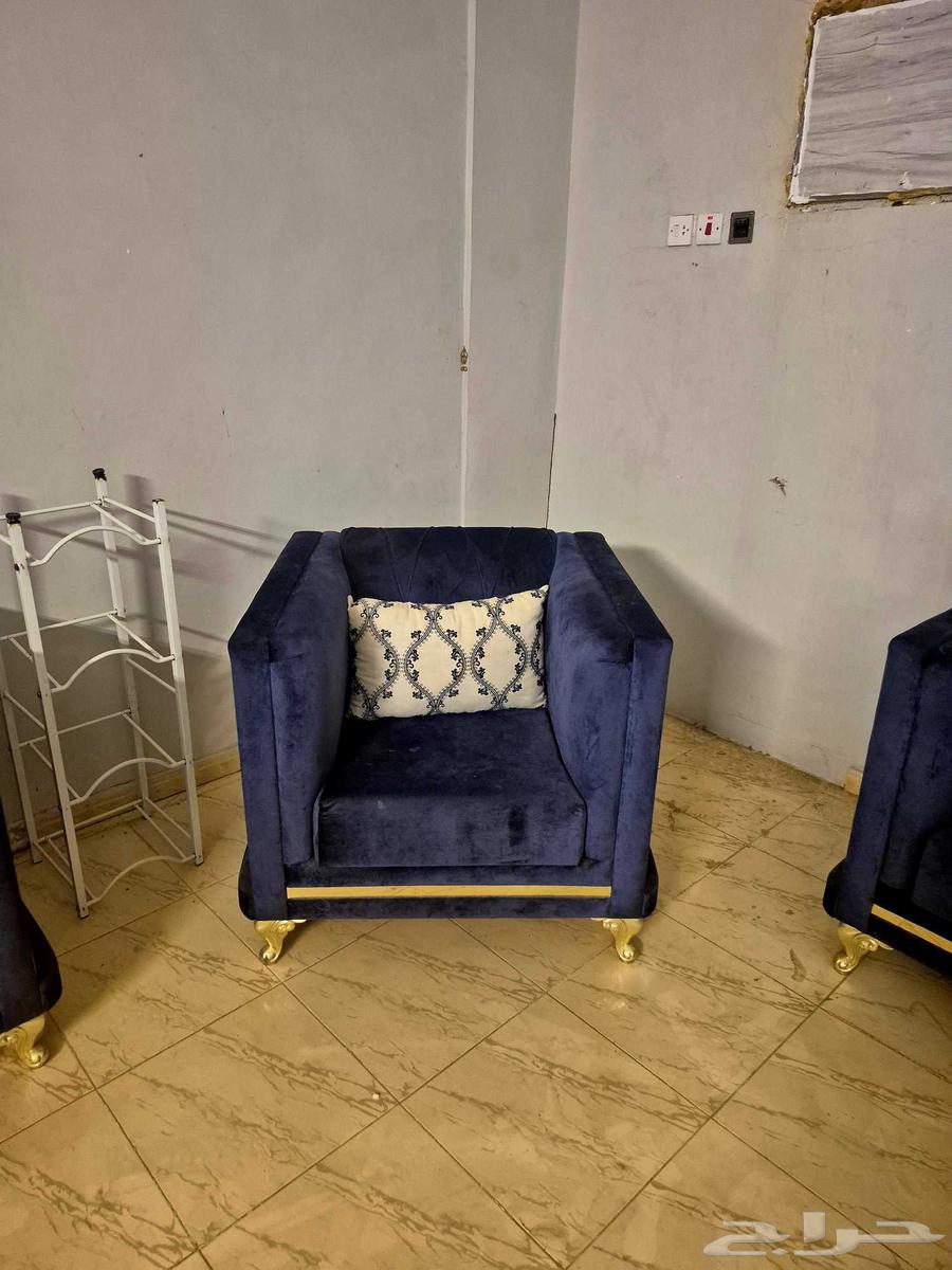 Sofa for sale, contact number: Yasser, the sofa is clean64440069676419112