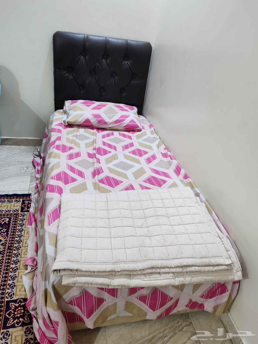 للبيع سرير نفر واحد مع المرتبه64437786834178111