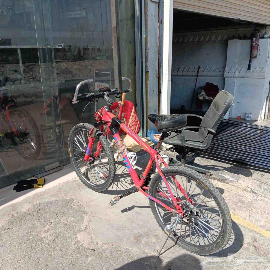 دراجه رياضية للبيع وفيه تعشيقات64435354565762110