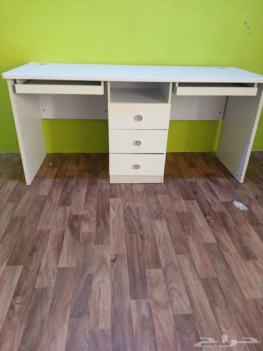 طاوله مكتبيه نظيفه64437840713218110
