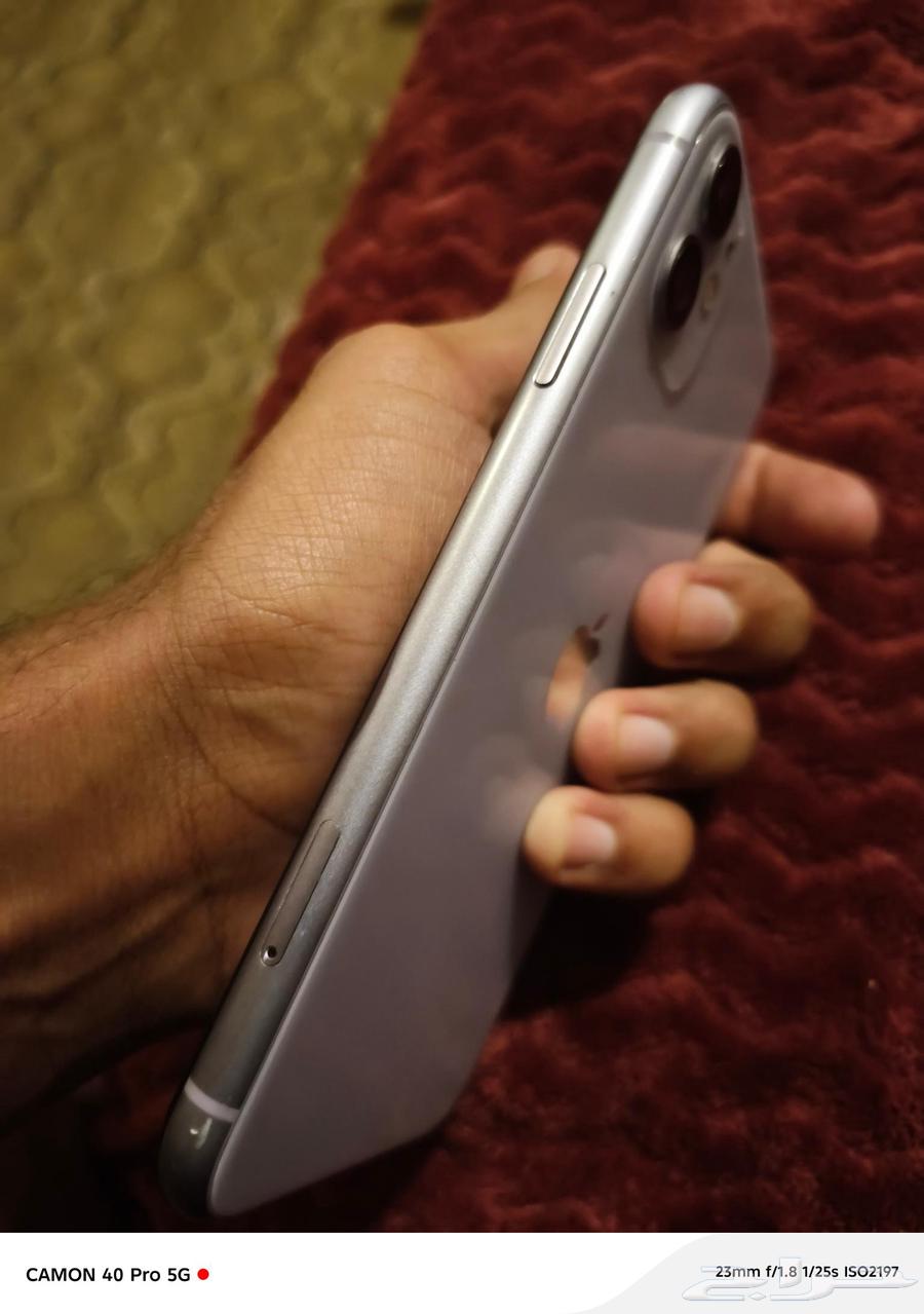 جوال ايفون 11 عادي بس شاشه مغير الجوال نظيف ما في شيء64440683891202112