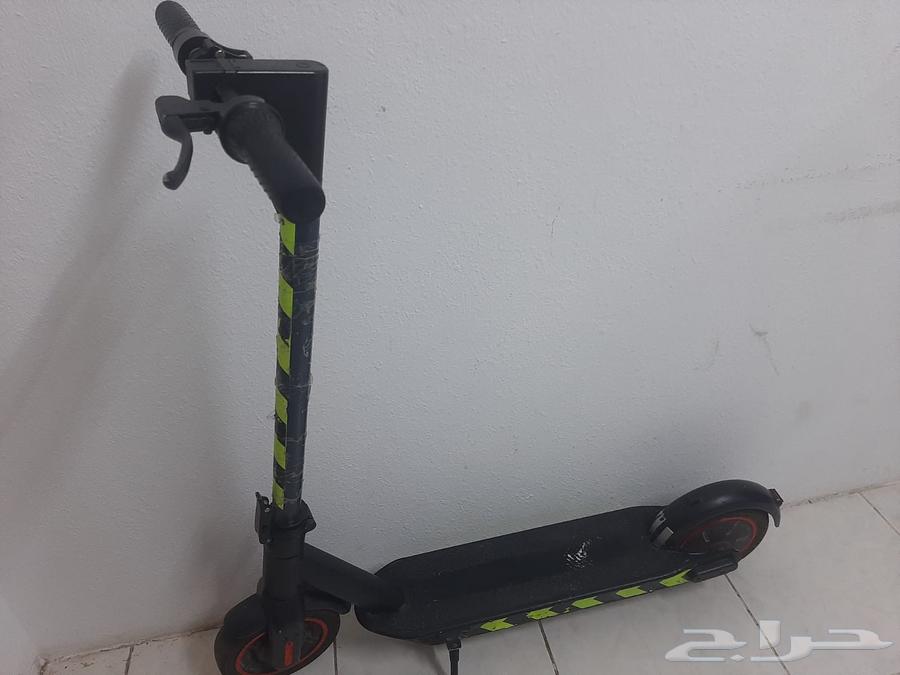 اسكوتر للبيع بحاله ممتازه يتحمل 120 كيلو  مع الشاحن سرعه64437382637569110