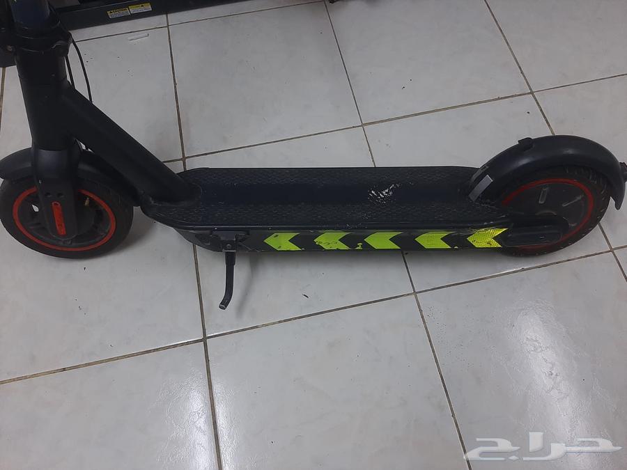 اسكوتر للبيع بحاله ممتازه يتحمل 120 كيلو  مع الشاحن سرعه64437382637569112