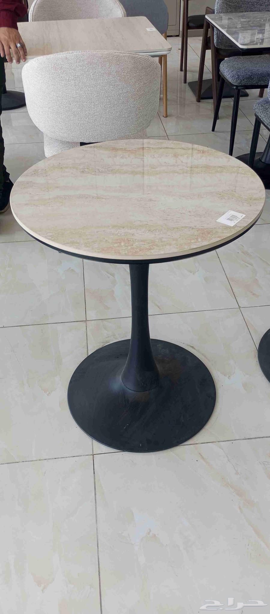 Cafe Chairs and Tables64435768392067111