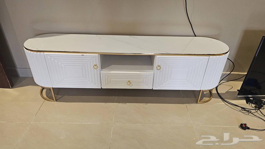 طاولة تلفزيون64438270346881110
