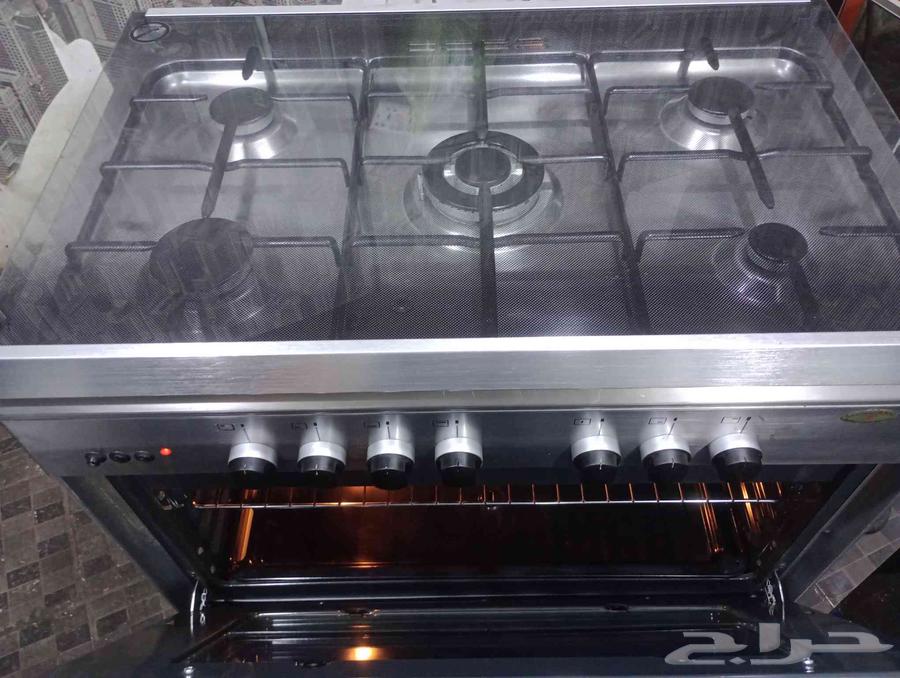 للبيع فرن ايطالي جليم غاز اصلي مقاس60 90 موجود في المحل جده64434224557058111