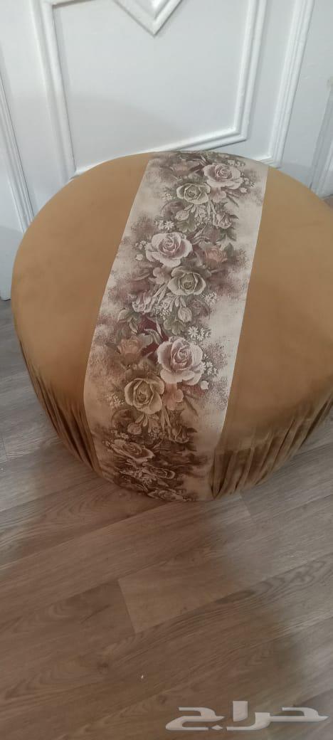 كنبة طويلة و2كراسي مفردة و4 طاولات مربعة واحدة مستطيلة وواحد64441267262849112