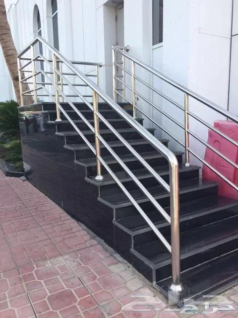 My blacksmith will fix your window, hang the zinc and nail it properly64596956330882112