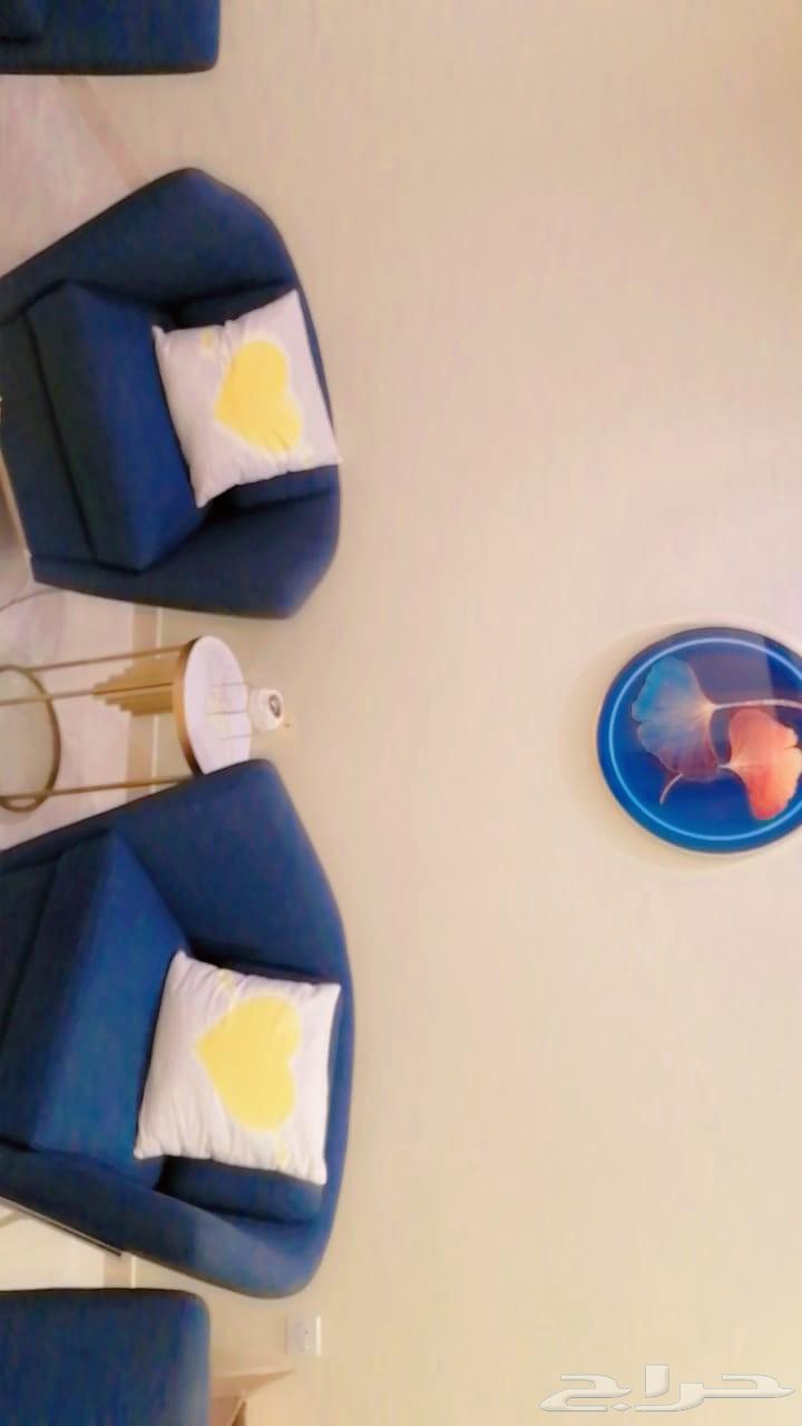 كنب مودرن نظيف جدا 2كنبه ثلاثيه   4 كرسي مفرد   مع طاولات ك64434318956418112