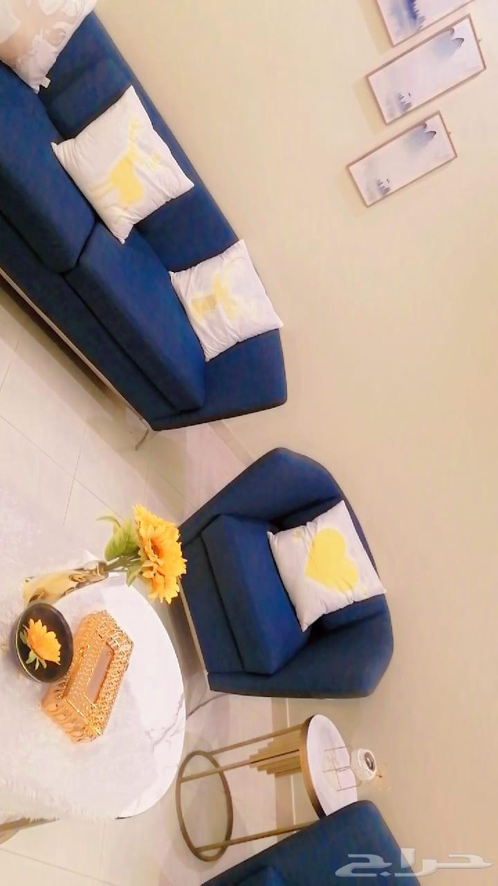 كنب مودرن نظيف جدا 2كنبه ثلاثيه   4 كرسي مفرد   مع طاولات ك64434318956418114
