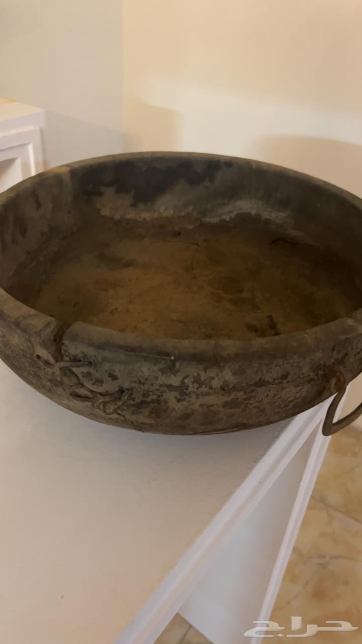 صحفه قديمه عمره اكثر من 200 سنه64434727779586110