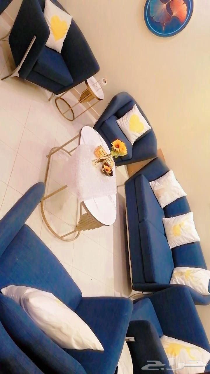 كنب مودرن نظيف جدا 2كنبه ثلاثيه   4 كرسي مفرد   مع طاولات ك64434318956418111