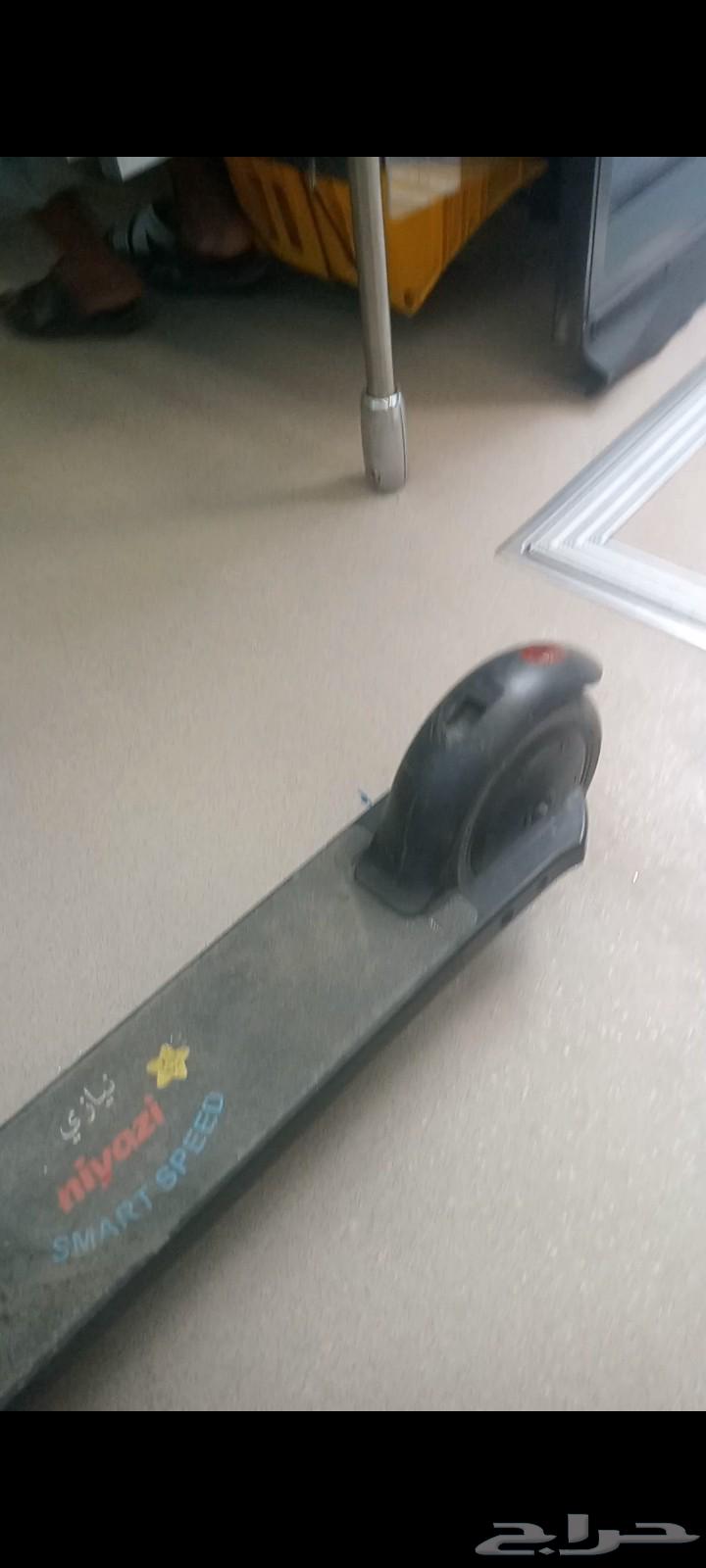 Scooter in very good condition with its charger, 400 SAR64434891164673110