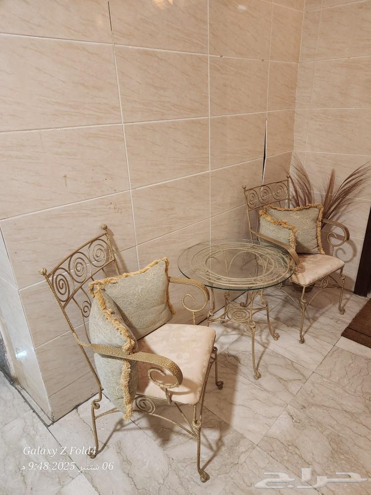 Clean used furniture.64441595212419112