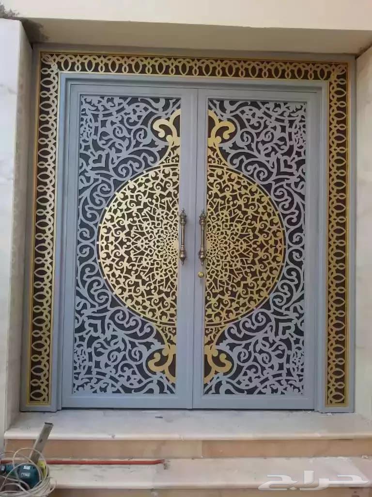 My blacksmith will fix your window, hang the zinc and nail it properly64596956330882110