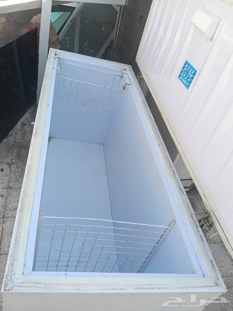 ثلاجه فريزر حجم كبير شغال مافيها اي عيب64438874585987111