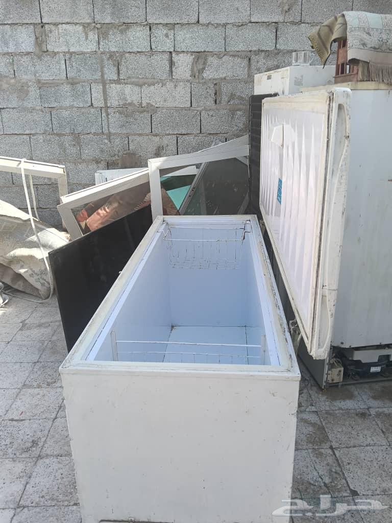 ثلاجه فريزر حجم كبير شغال مافيها اي عيب64438874585987114