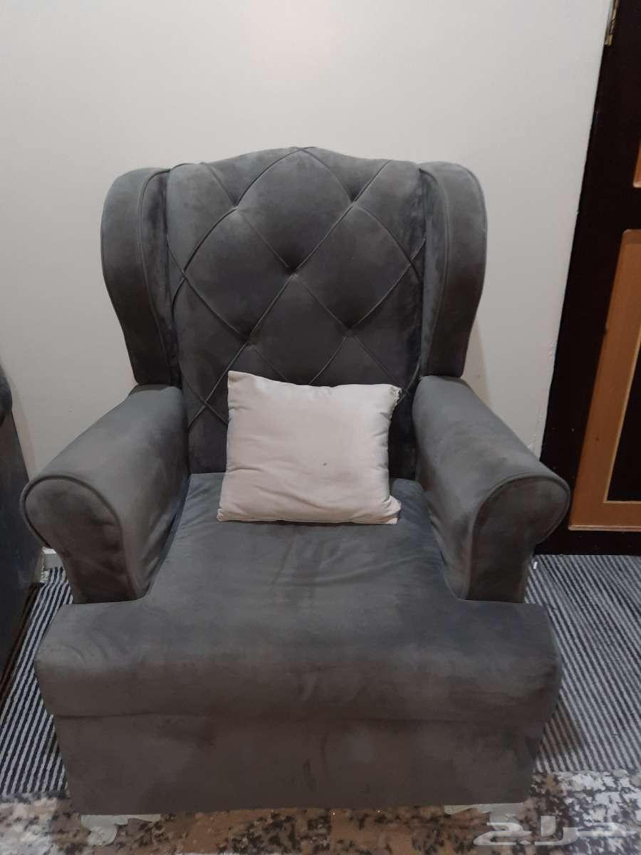 Sofa set for sale, very clean, negotiable price, contact number 0550395760.64440069616386114