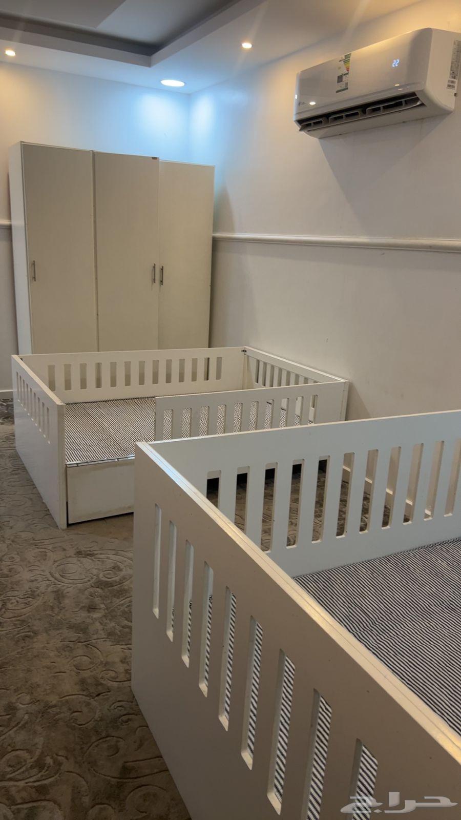 للبيع دولاب ملابس و2 سرير للنوم64439609933313110