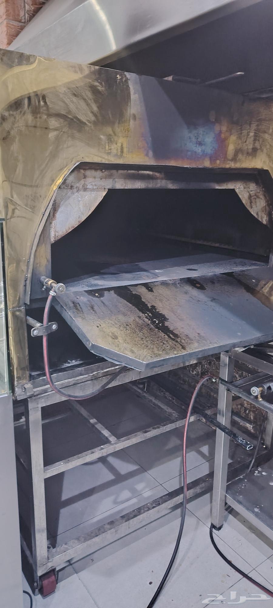 Gas oven with 4 burners for sale in good condition, dough kneader included64434619486977113