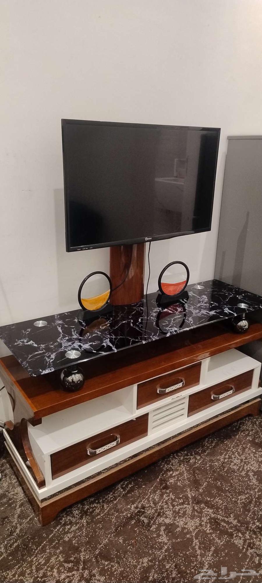 التلفاز وعرض التقديمي64440941476483112