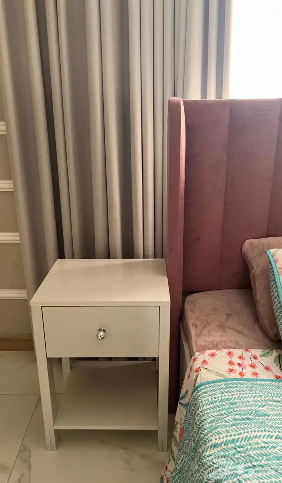 للبيع سرير نفر ونص مع الطراحة و 2 كمودينه64437759858307111