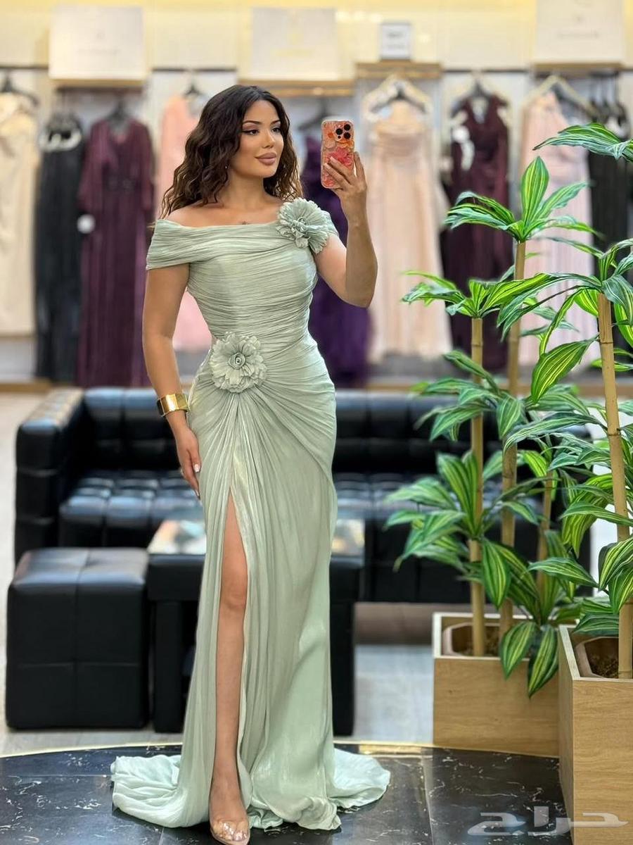 أفخم الفساتين الراقية والمميزة توفرت لدينا64435463357441111