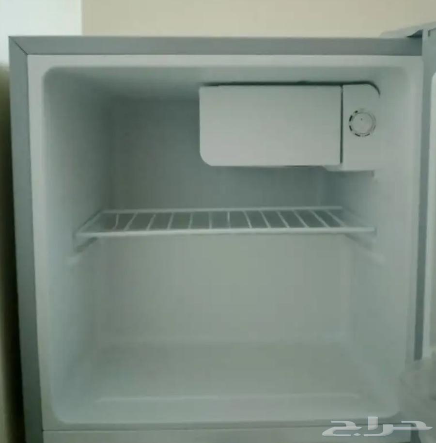 ثلاجة صغيرة نظيفة وشبه جديدة64434047356931111