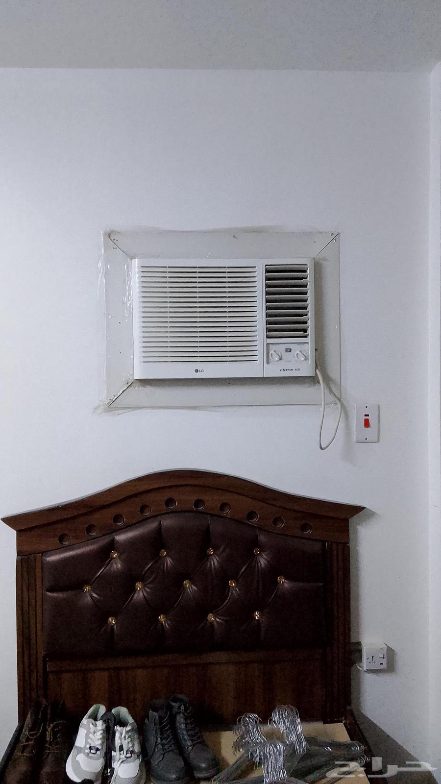 للبيع 4 مكيفات اثنين LG باللون الأبيض64448235480449110