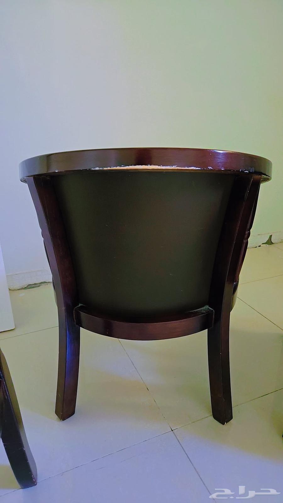 للبيع 6 كراسي خشب قوي مستعملة بحالة جيدة64450078153345113