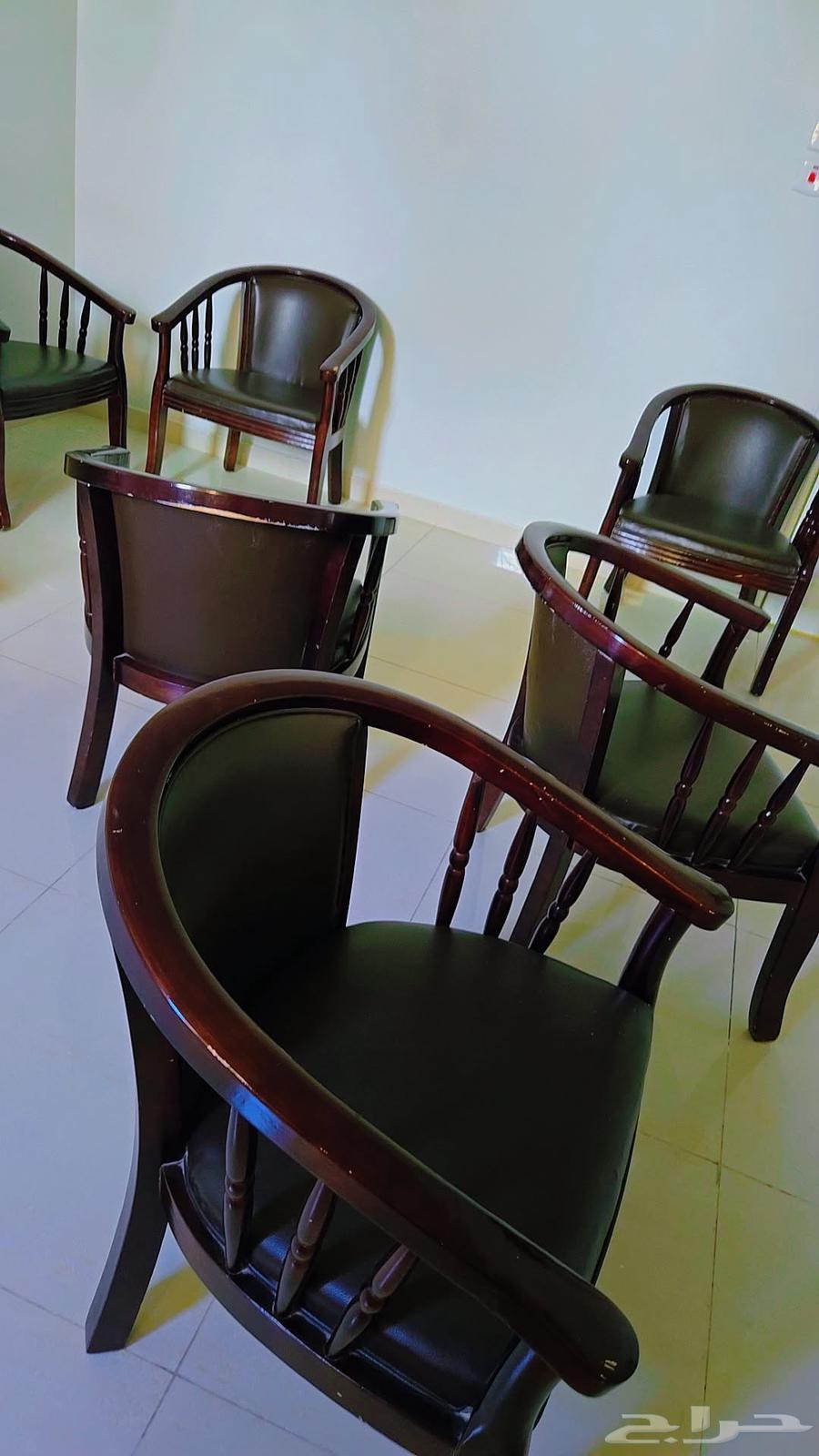 للبيع 6 كراسي خشب قوي مستعملة بحالة جيدة64450078153345112