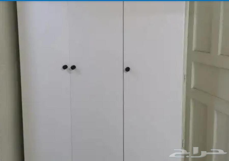 Wardrobe and bed, dressing table and chest of drawers64443182564866111