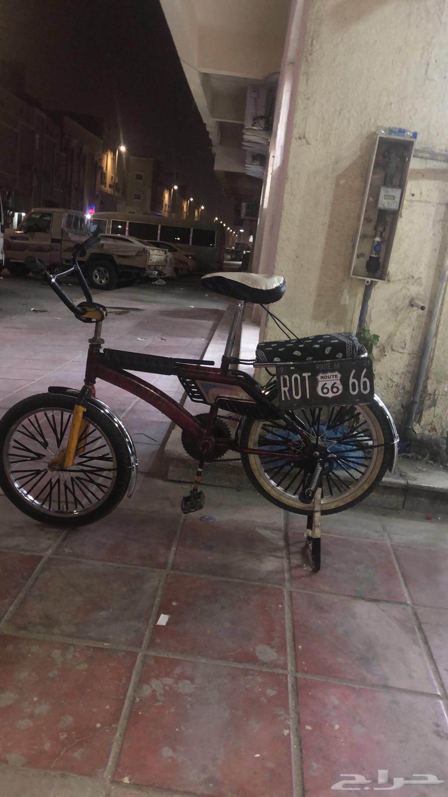 Bicycle for sale but the hour is western, can be fixed for 2564445160610306110
