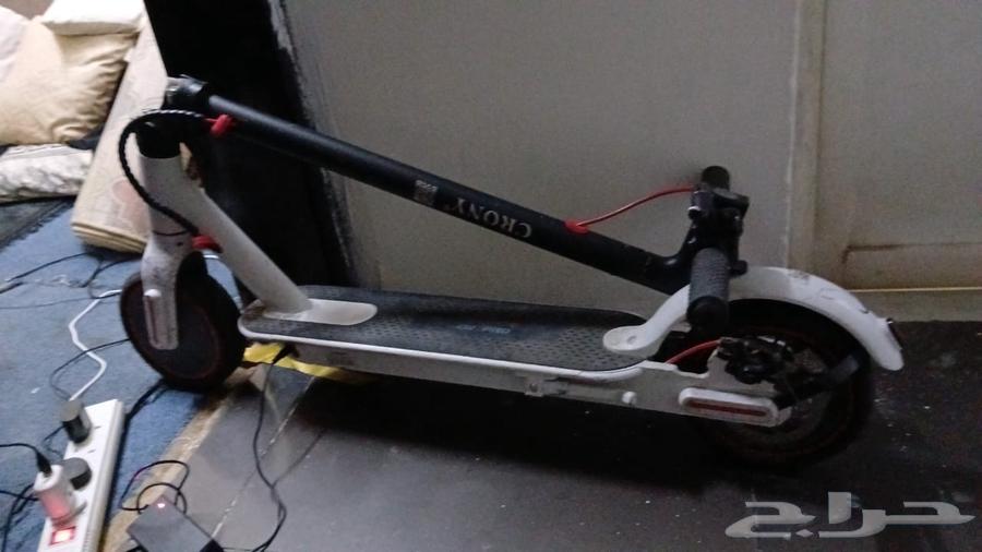 For sale, a clean scooter with no damage, it works but missing the charger, price 35064442870793987110