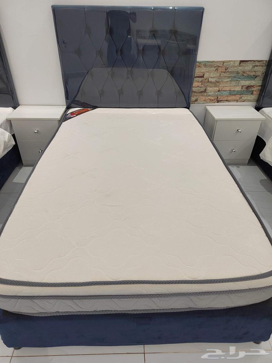 Three almost new mattresses with bed base for sale 1.2 2 meters64447283158402111