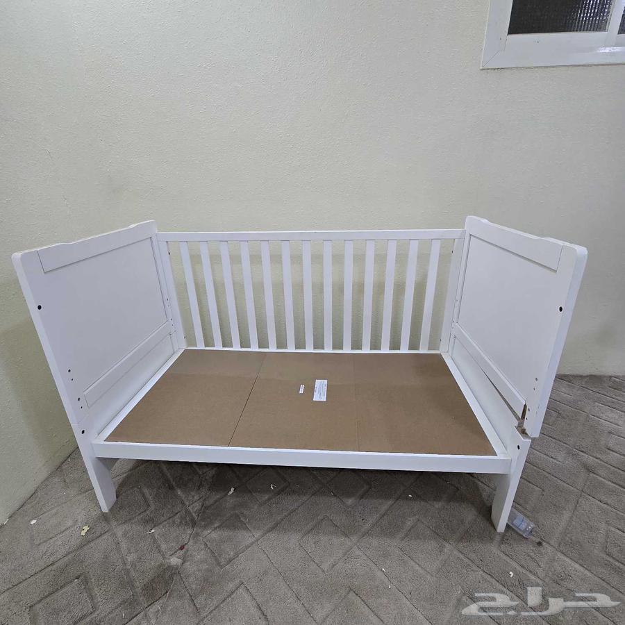للبيع عدد 2 سرير أطفال من ايكيا نظيفين جدا خشب اصلي64445350404993111