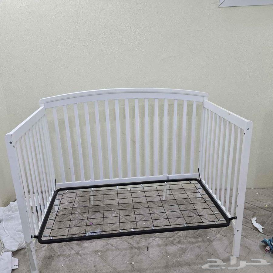 للبيع عدد 2 سرير أطفال من ايكيا نظيفين جدا خشب اصلي64445350404993113