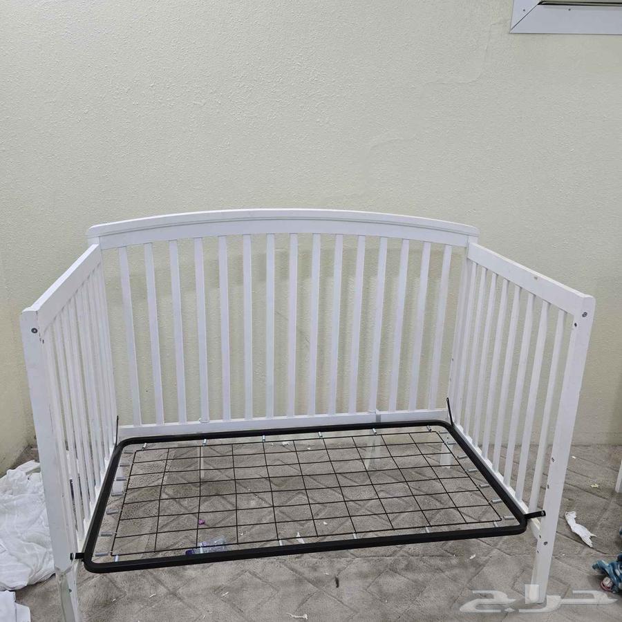 للبيع عدد 2 سرير أطفال من ايكيا نظيفين جدا خشب اصلي64445350404993114