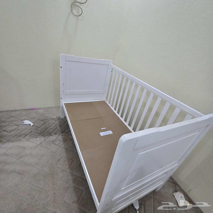 للبيع عدد 2 سرير أطفال من ايكيا نظيفين جدا خشب اصلي64445350404993110