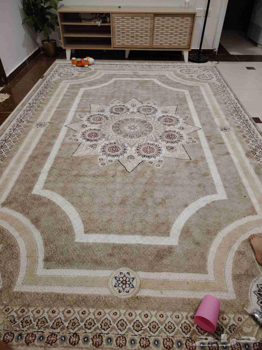 Table and floor mat, almost two to three months old64444191139969111