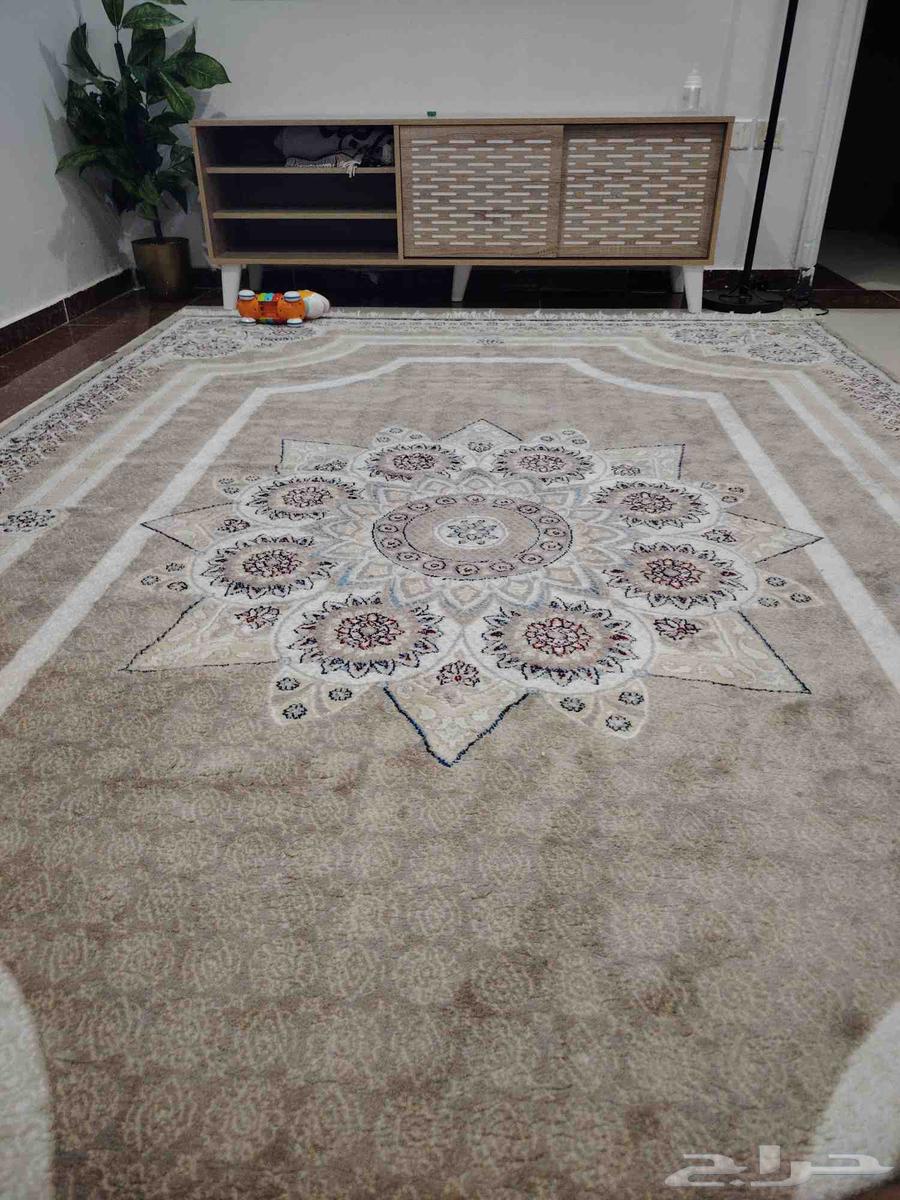 Table and floor mat, almost two to three months old64444191139969110