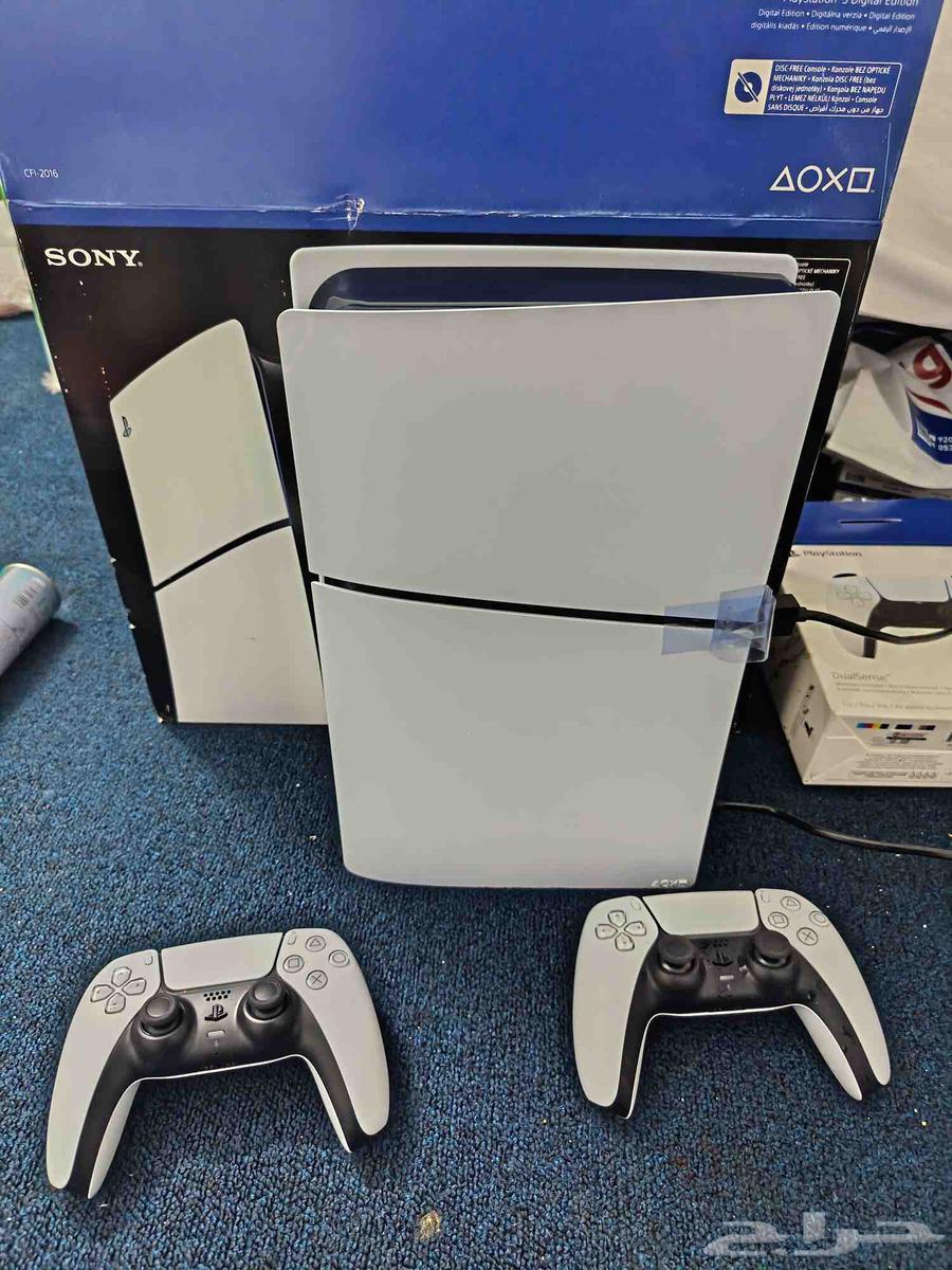 PlayStation 5 with two controllers, used for 2 weeks without any issues64449127571714110