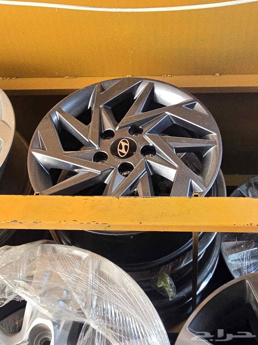 Hello, we have original 25 inter-model rims, size 16, with tires64448487350273110
