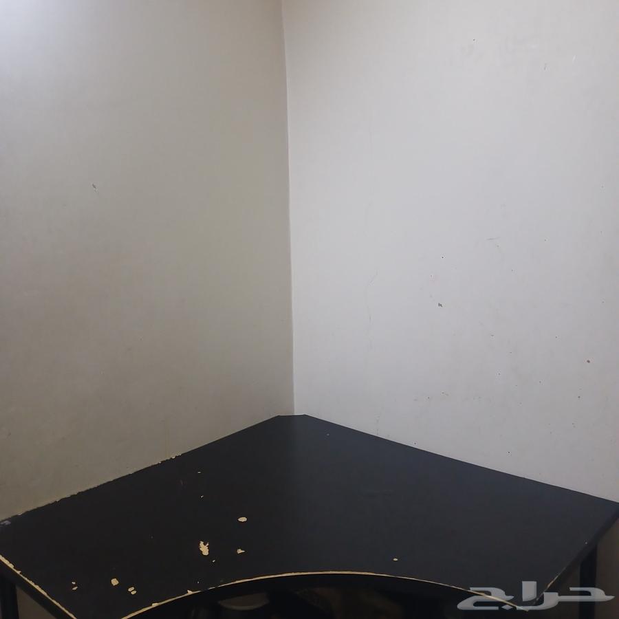 طاولة مكتب فيه شويت احوط في 100 ريال64448394440578111